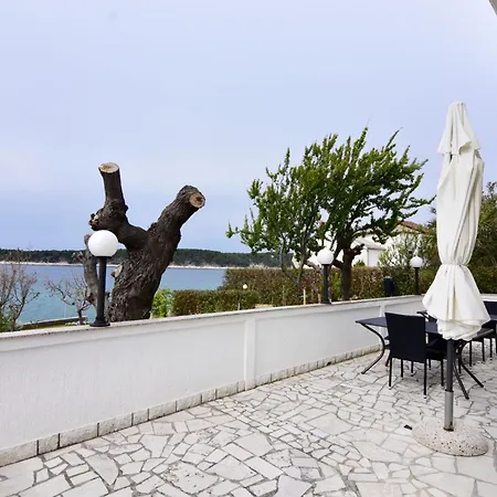 Seafront On The Island Of Rab דירה *